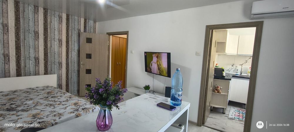 Închiriez garsonieră confort 1