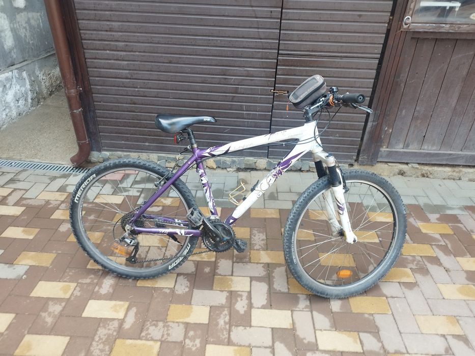 Bicicleta scott pe roti pe 26