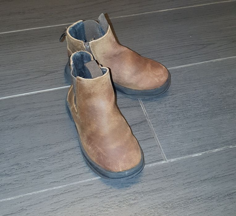 Продам детские ботинки