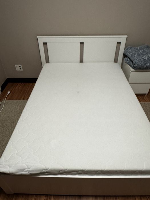 Продам кровать с матрасом