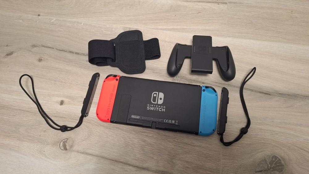 Consola Nintendo Switch cu jocuri inclus