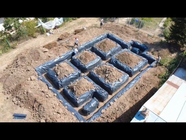 Firma autorizata efectuam sapaturi, nivelari, demolari cu utilaj de 3,5 tone