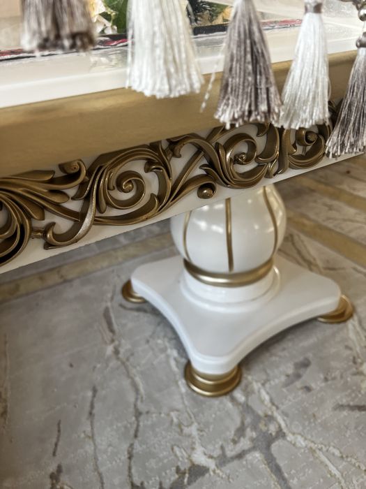 Продам гостиный стол новый