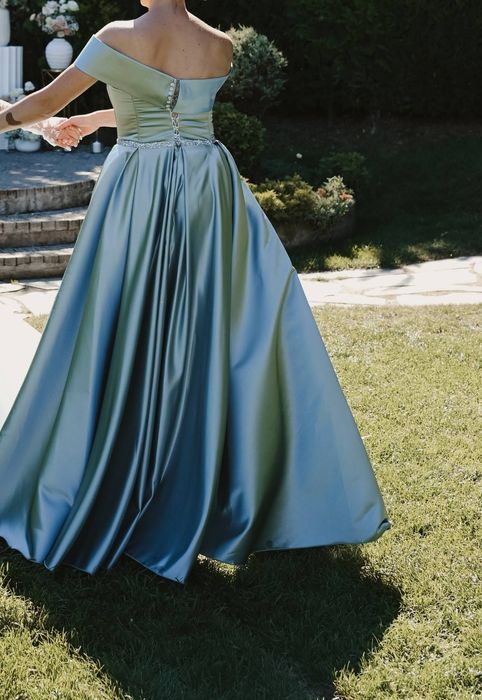 Елегантна бална/официална рокля в цвят нежно синьо-зелен (сатенен бля