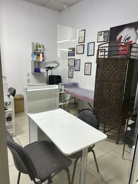 Сдается маникюрный столик в аренду!