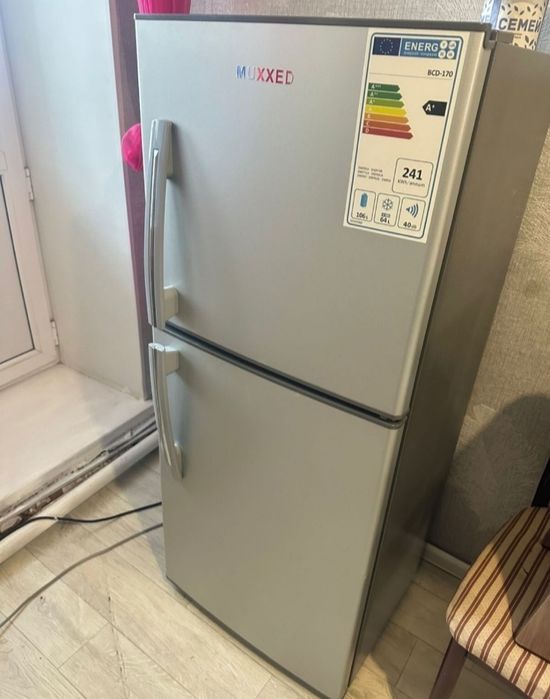 Отдам красивый холодильник