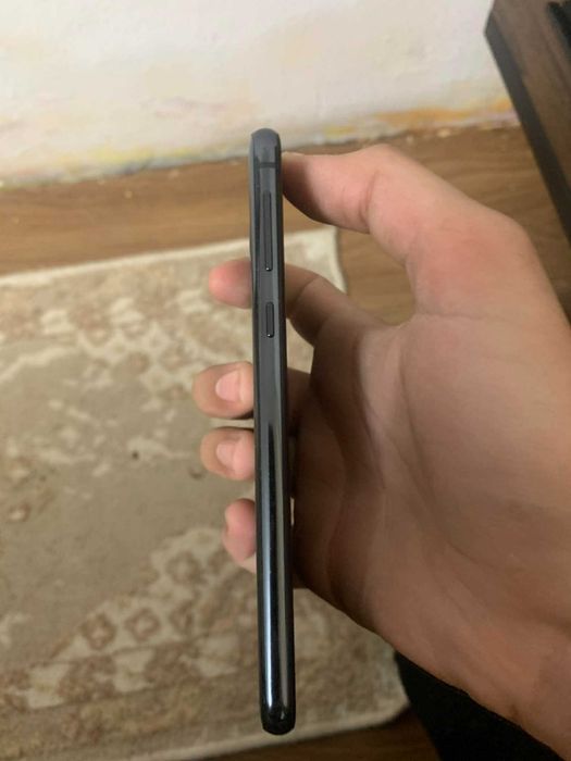 telefonul este impecabil 128 de GB nu are nicio problemă