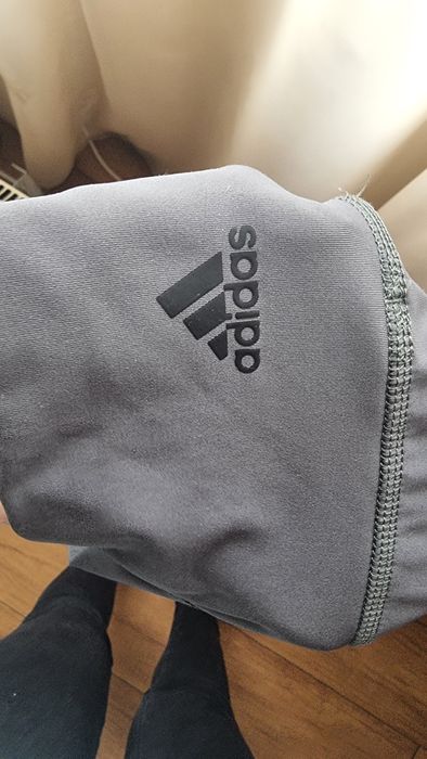 Клин за спорт adidas. Размер S. Продавам го, защото ми е голям..