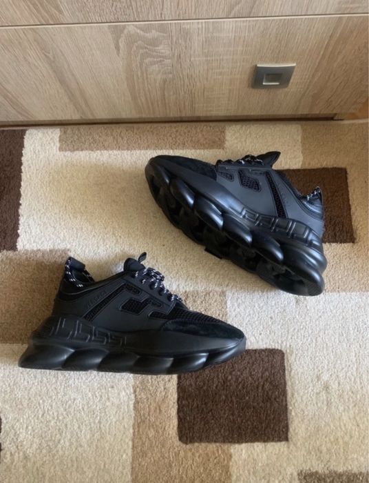 Versace chain reaction