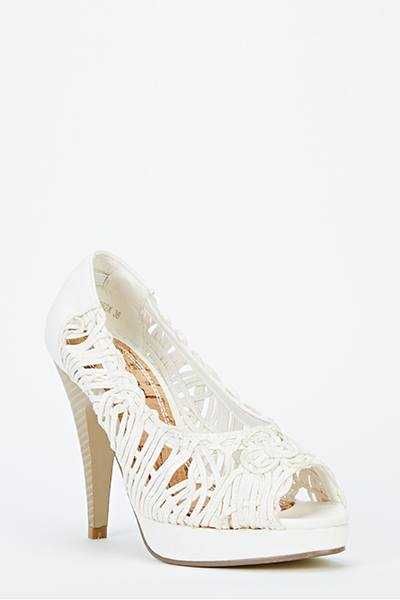 модерни сандали - обувки в бяло внос от Англия за 20лв.