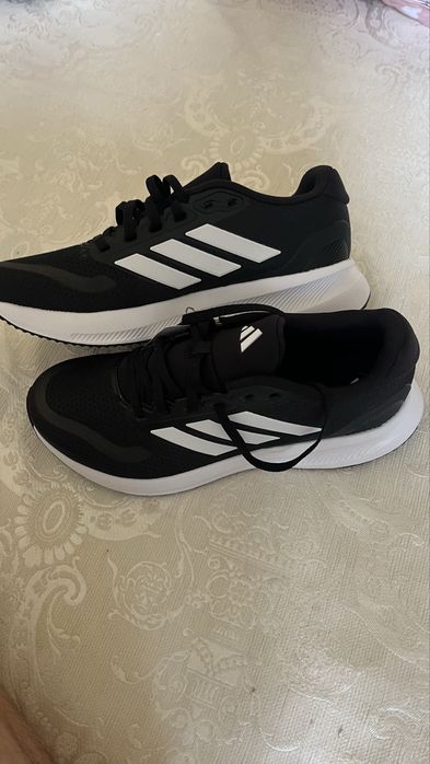 Кроссовки Adidas 39 размер новые,оригинал