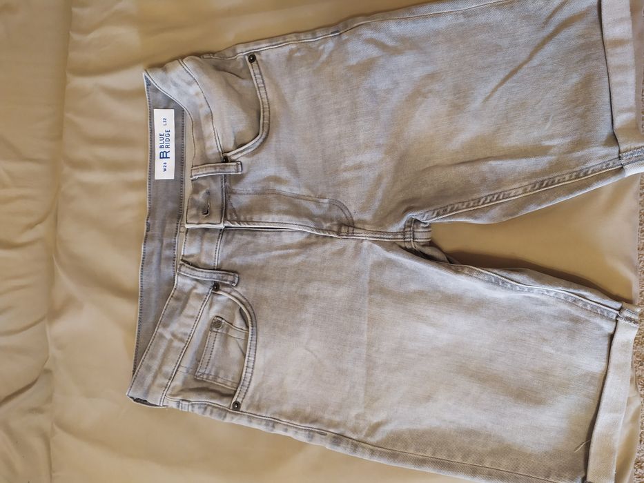 Продам Шорты подростковые,за 4000 за 2 шт,состояние отличное