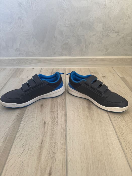 Маратонки Nike, Adidas