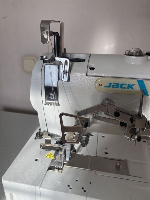 Продается швейная машинка новая