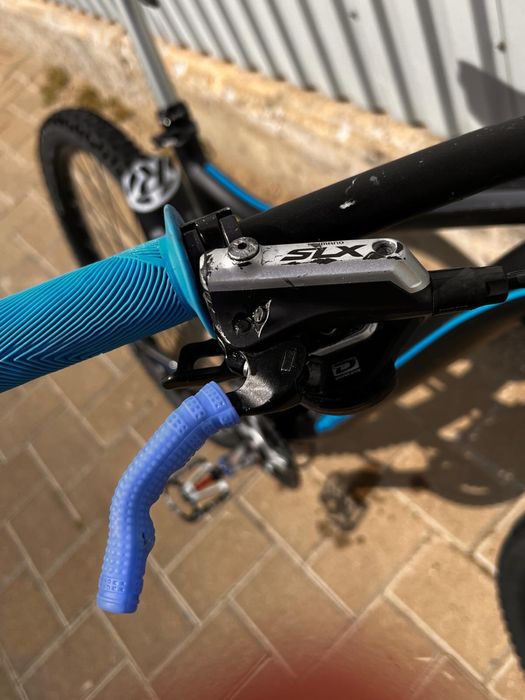 Bicicletă full suspension