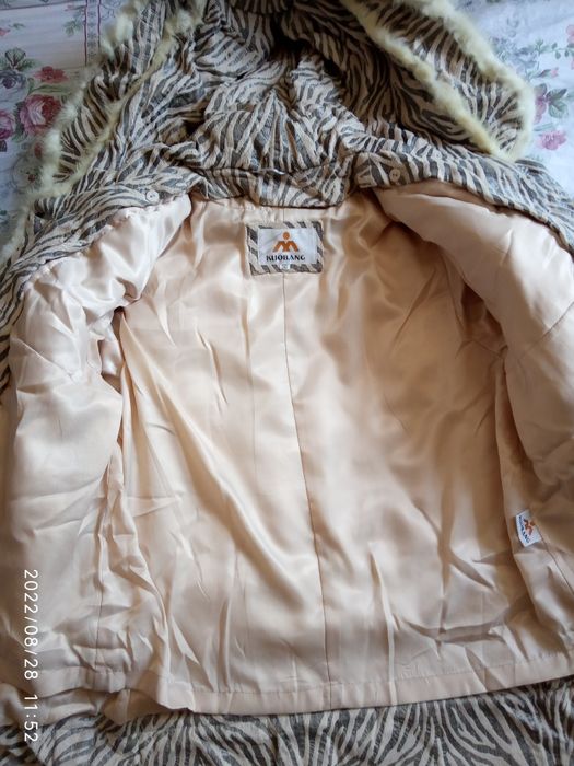 Продаётся женская демисезонная куртка.Размер 50.Ориентир ТТЗ.