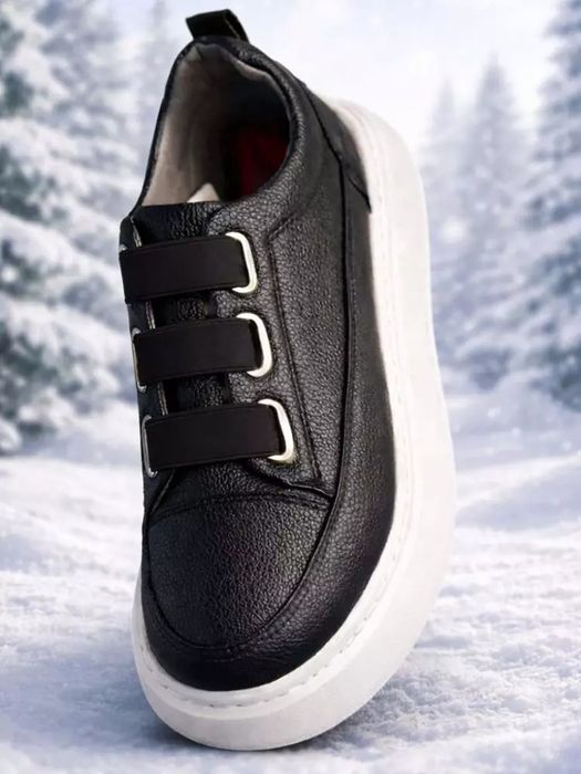 Erkaklar uchun suv o‘tkazmaydigan krassovkalar - Trend uslubida, engil