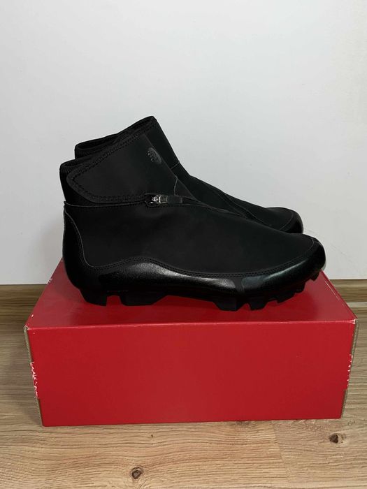 Велосипедни обувки AGU – отлични за шосейно и планинско каране.

Пр