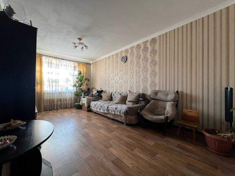 Продам 5 комн кваритиру 19 мкр