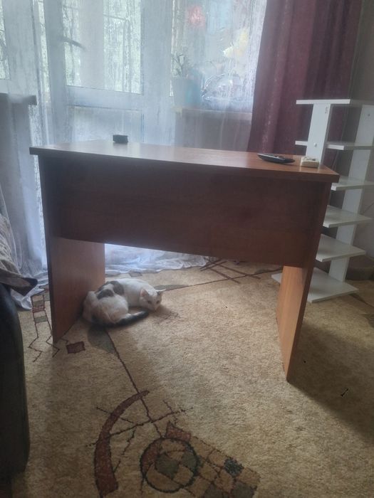 Стол и полки б/у