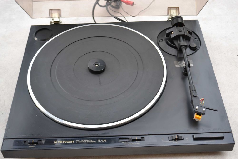 Pick up Pioneer PL 335
