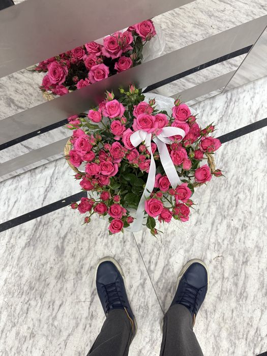 Букет цветов кустовые розы