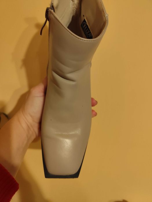 Елегантни дамски боти