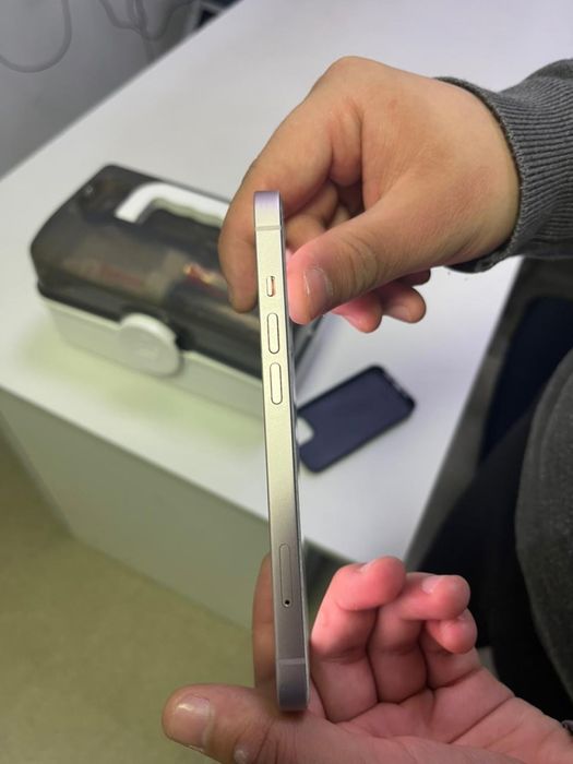iPhone 13.