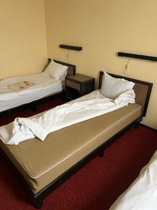 Единично легло с матрак и нощно шкафче