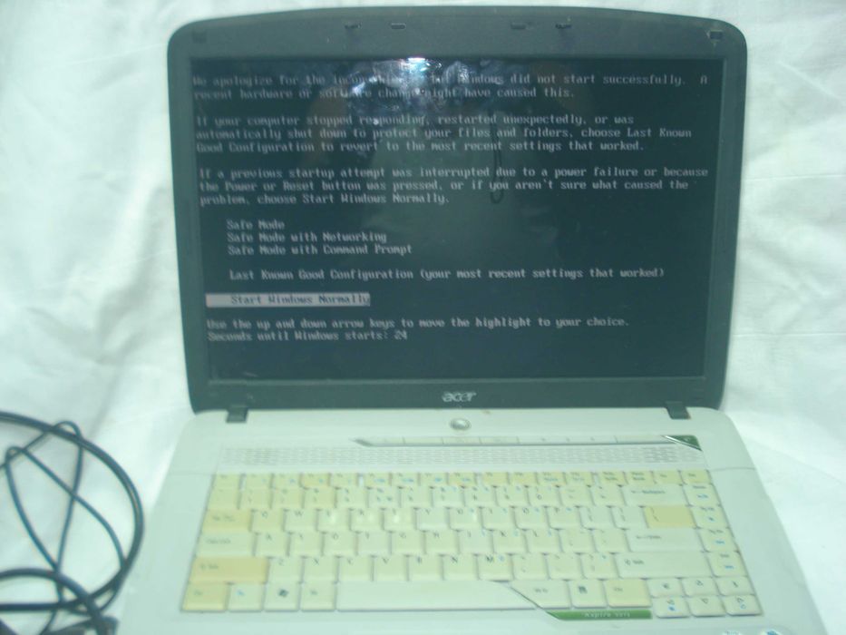 LAPTOP ACER Aspire 5315 Model ICL 19V-3,42 A cu alimentator 19 V