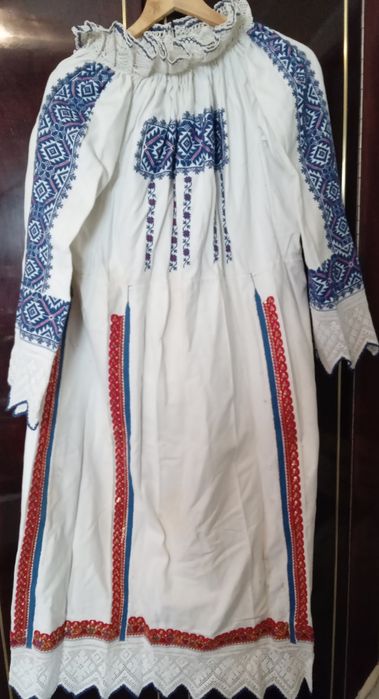 Superbă cămașă lunga tradițională veche.