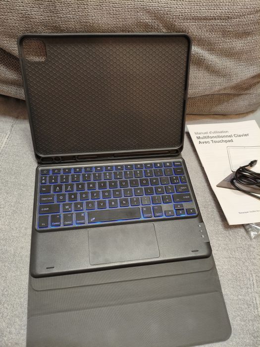 Husă cu tastatură Earto pentru iPad Air/Pro 11” Azerty, Neagră