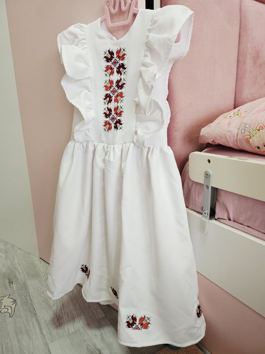 Официална рокля с българска шевица 128см