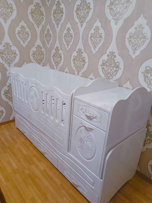 Detski Divan Sotiladi Sifatli Holatda