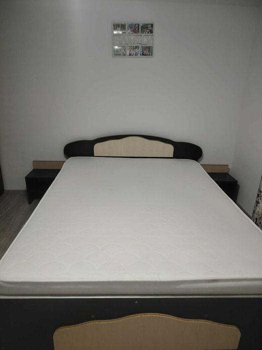 Vând pat cu saltea noua 160/200 cu sertare si noptiere incluse este ca nou ..salteaua cumparata recent nefolosita pret 700 lei fix