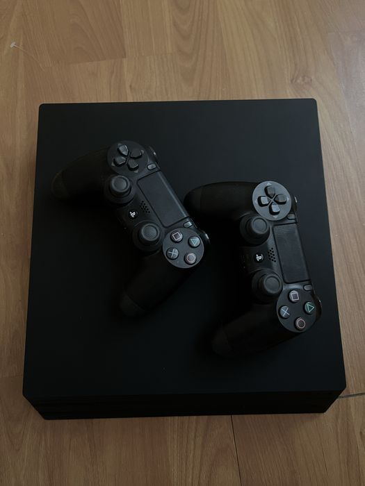 Ps 4 pro+2 controlere