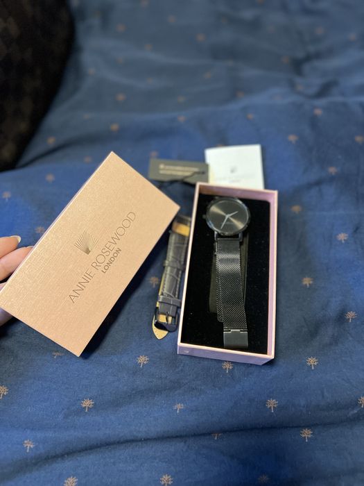 Продавам дамски часовник