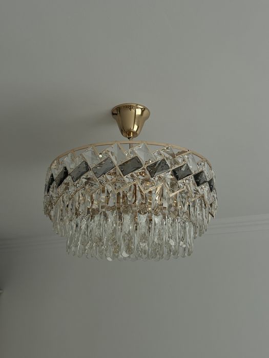 Lustră / candelabru auriu cu cristale design elegant