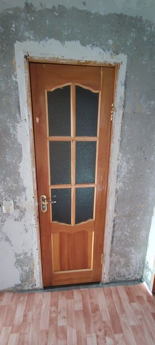 Продам деревянные двери .