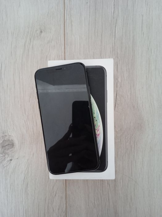 iPhone XS продается