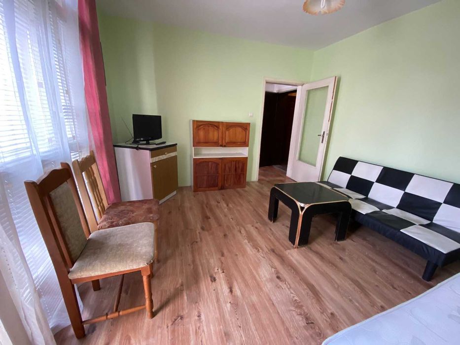Дава се под наем Едностаен апартамент в Бургас, Център - 31 кв.м за 204 € - Снимка #1