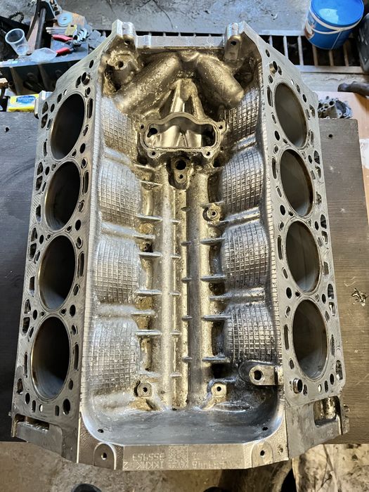 BMW N63B44B цилиндров блок 4.4 V8 BiTurbo
