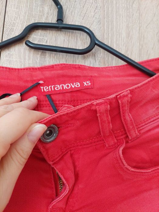 Дамски червен панталон