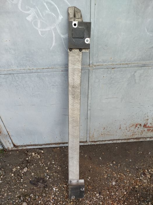 Основа задна алуминиева греда за Audi A3 8L1 8L0807309e