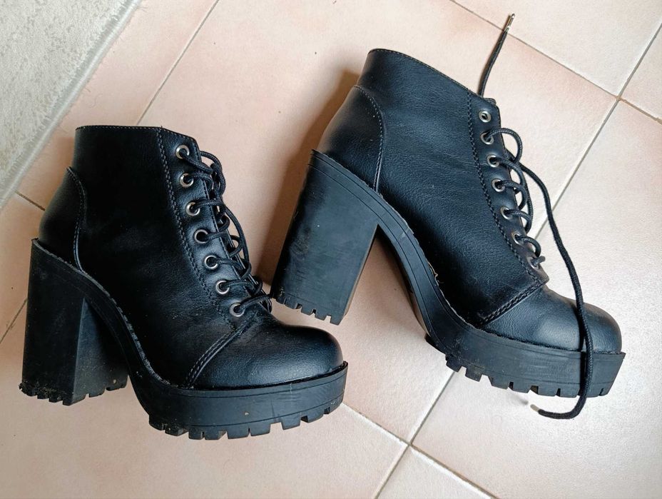 Кожени високи боти с ток H&M