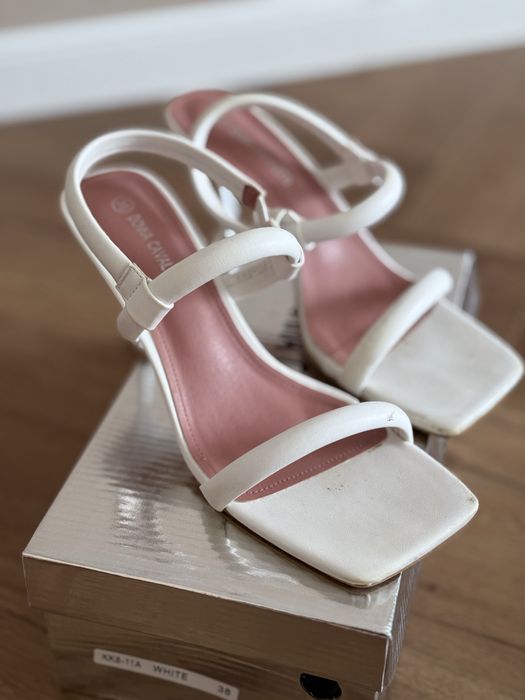 Продам босоножки