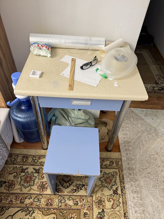 Стол и стулья сатылады