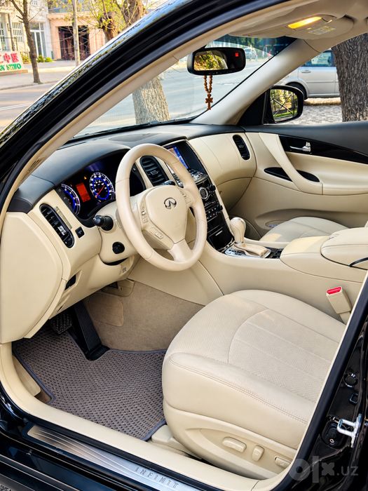 Продаётся INFINITI  EX35