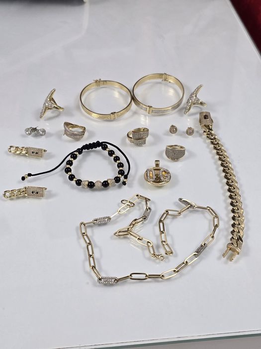 Vând aur 14 k în condiții bune