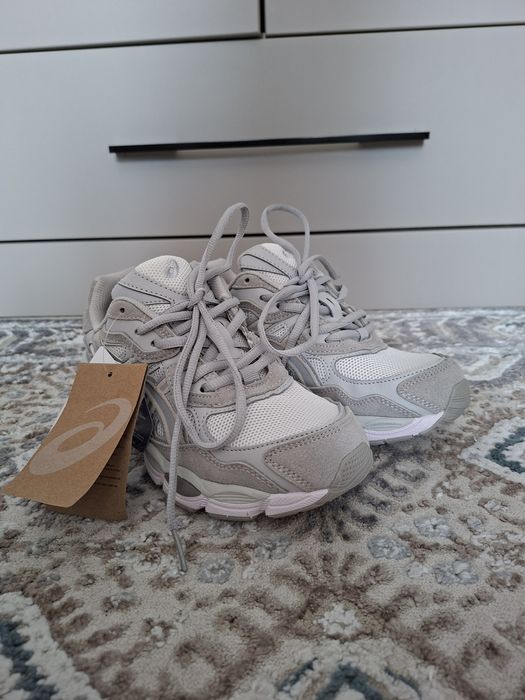 Asics gel nyc белые
